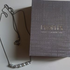 Pearl pendant necklace